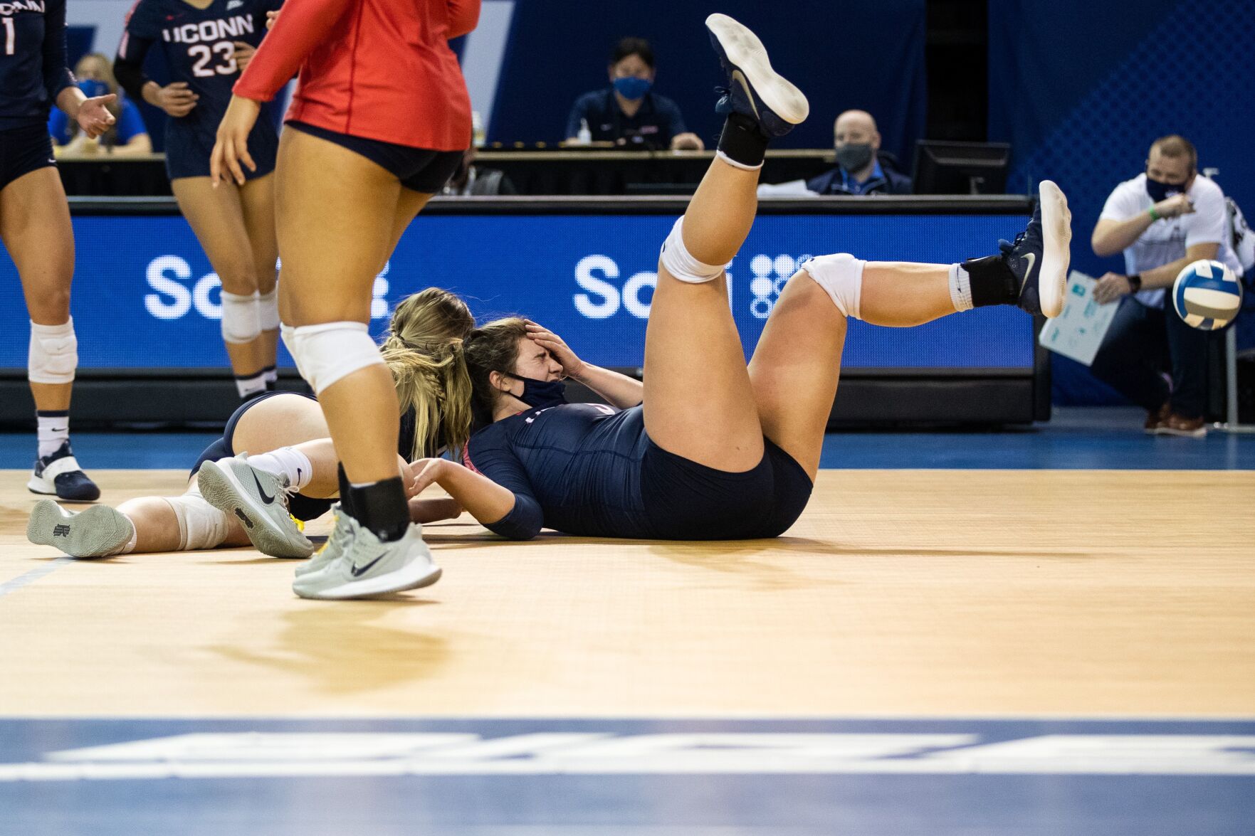 040321-owh-spo-cuvolley-ar16